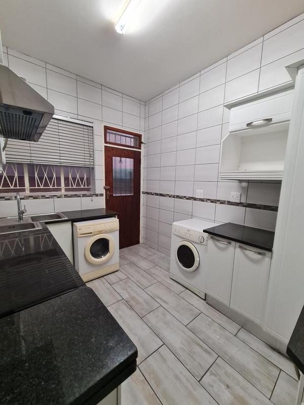 To Let 2 Bedroom Property for Rent in Rosebank Gauteng