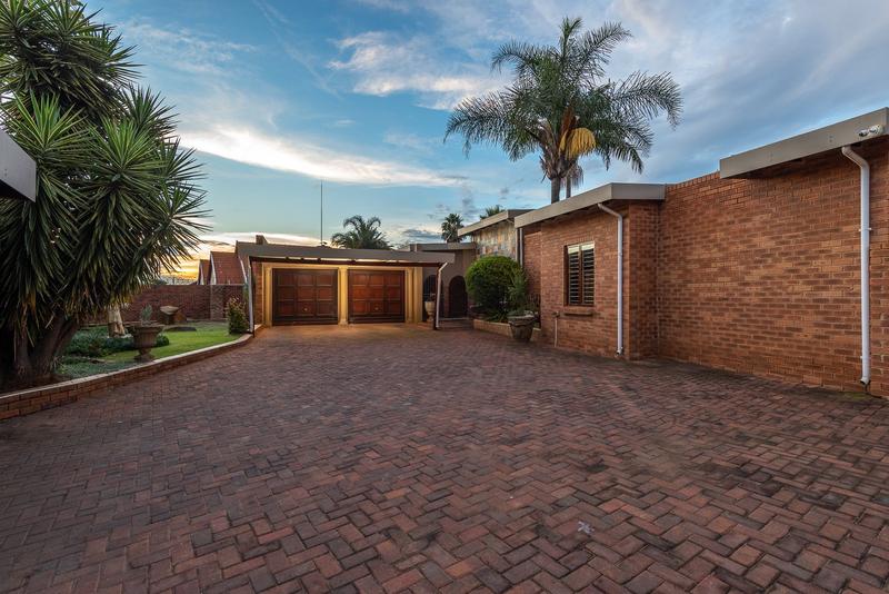 4 Bedroom Property for Sale in Brackenhurst Gauteng