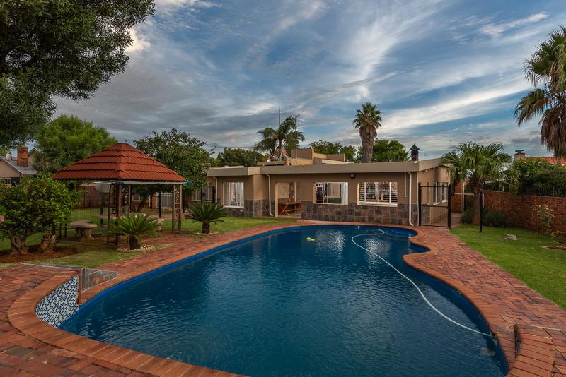4 Bedroom Property for Sale in Brackenhurst Gauteng
