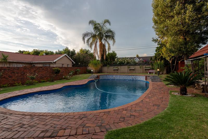 4 Bedroom Property for Sale in Brackenhurst Gauteng