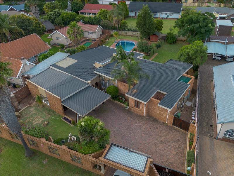 4 Bedroom Property for Sale in Brackenhurst Gauteng