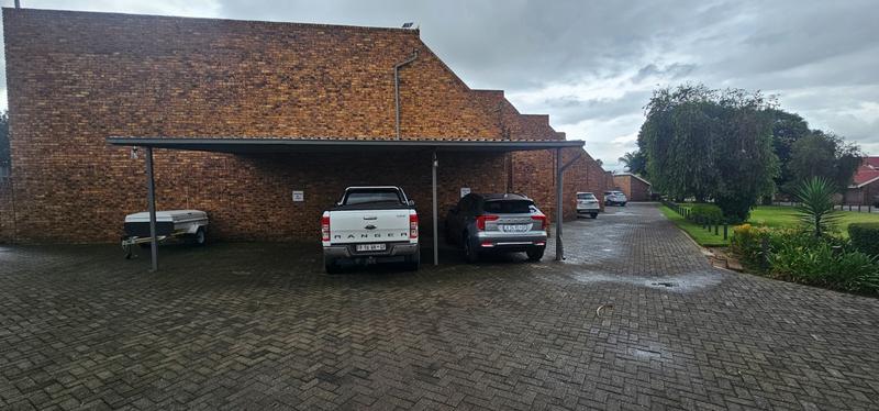 3 Bedroom Property for Sale in Petersfield Gauteng