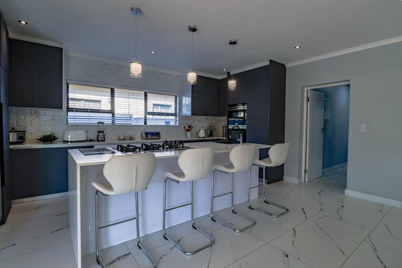 To Let 5 Bedroom Property for Rent in Copperleaf Estate Gauteng