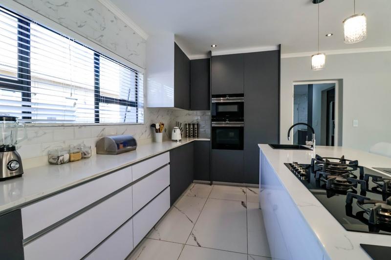 To Let 5 Bedroom Property for Rent in Copperleaf Estate Gauteng