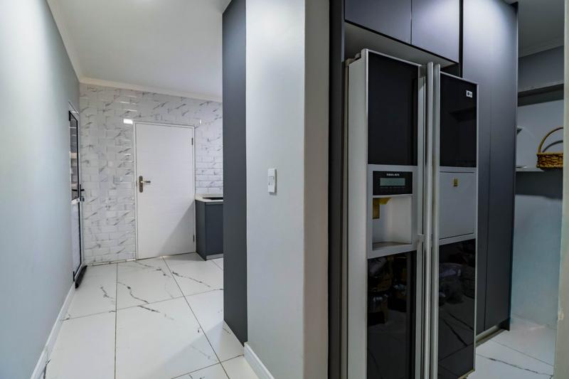 To Let 5 Bedroom Property for Rent in Copperleaf Estate Gauteng