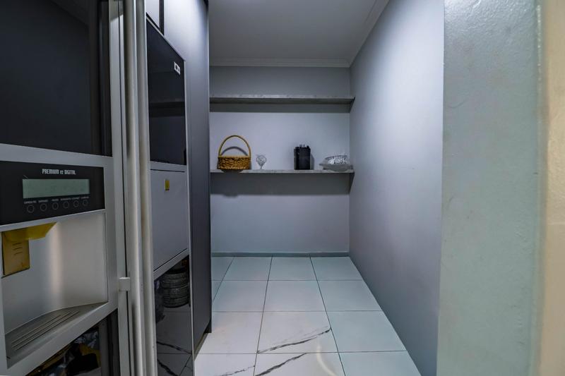 To Let 5 Bedroom Property for Rent in Copperleaf Estate Gauteng