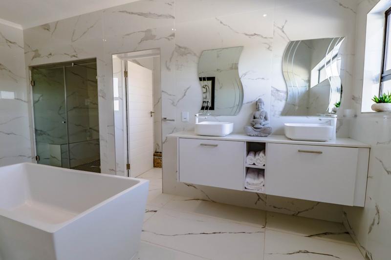 To Let 5 Bedroom Property for Rent in Copperleaf Estate Gauteng