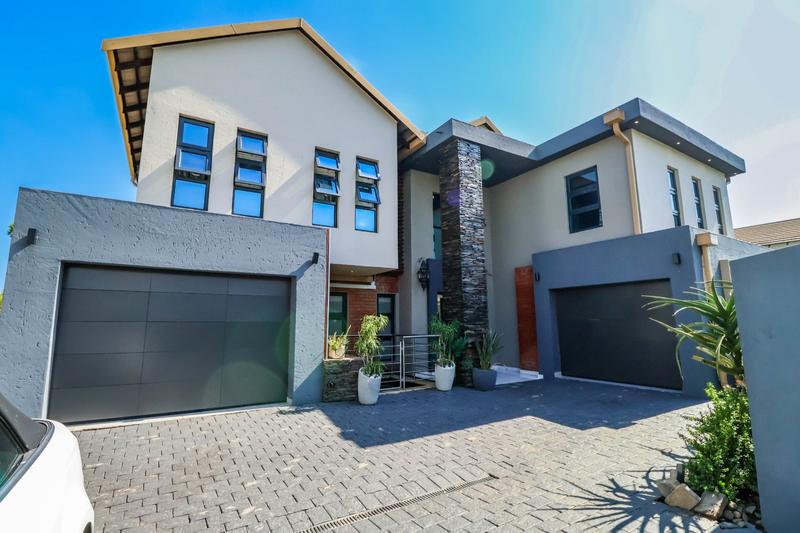 5 Bedroom Property for Sale in Copperleaf Estate Gauteng