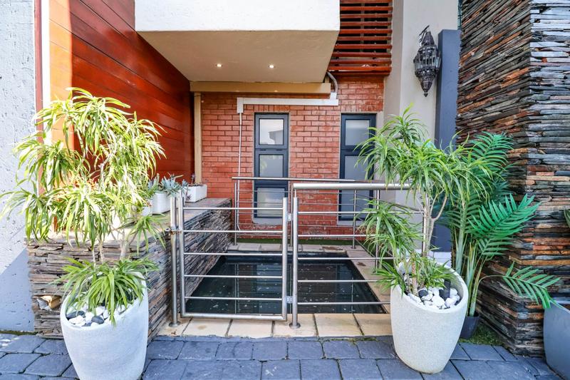 5 Bedroom Property for Sale in Copperleaf Estate Gauteng