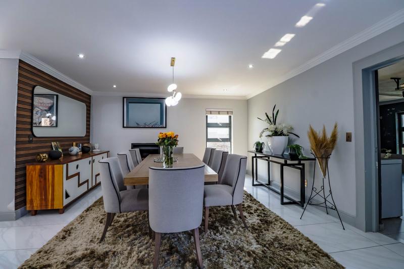 5 Bedroom Property for Sale in Copperleaf Estate Gauteng