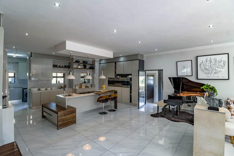 5 Bedroom Property for Sale in Copperleaf Estate Gauteng
