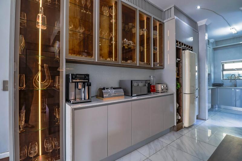 5 Bedroom Property for Sale in Copperleaf Estate Gauteng