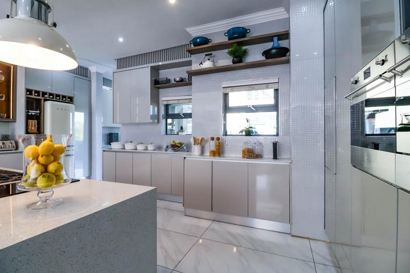 5 Bedroom Property for Sale in Copperleaf Estate Gauteng