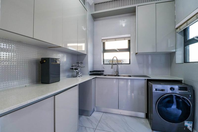 5 Bedroom Property for Sale in Copperleaf Estate Gauteng