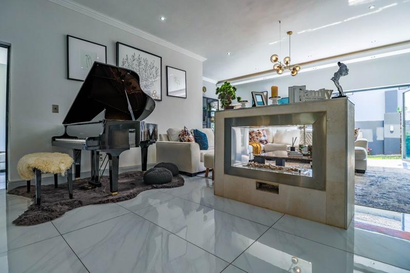 5 Bedroom Property for Sale in Copperleaf Estate Gauteng