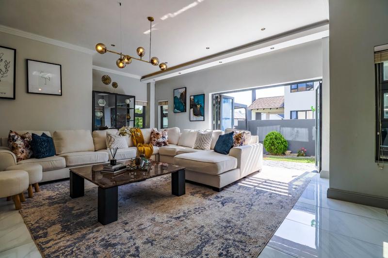 5 Bedroom Property for Sale in Copperleaf Estate Gauteng