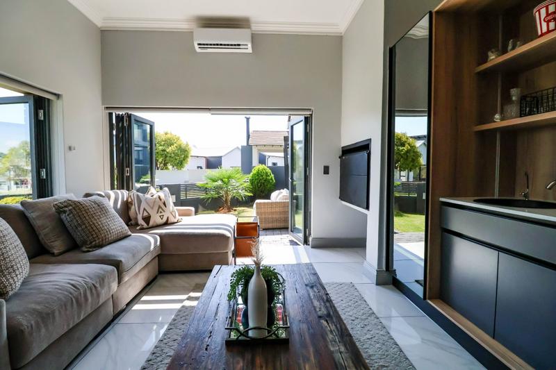 5 Bedroom Property for Sale in Copperleaf Estate Gauteng