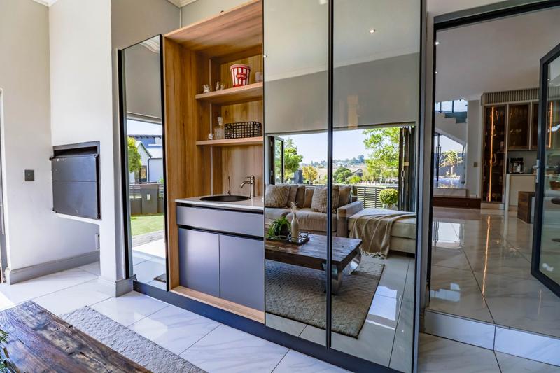 5 Bedroom Property for Sale in Copperleaf Estate Gauteng