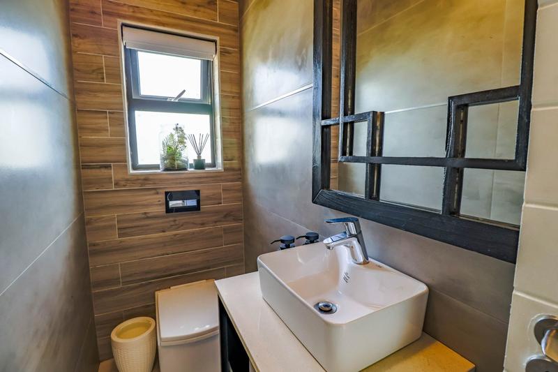 5 Bedroom Property for Sale in Copperleaf Estate Gauteng