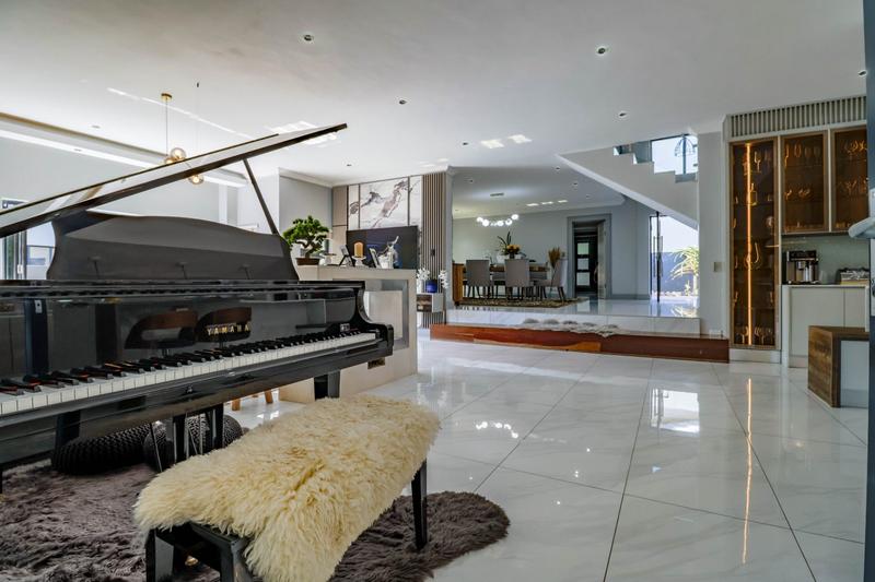 5 Bedroom Property for Sale in Copperleaf Estate Gauteng