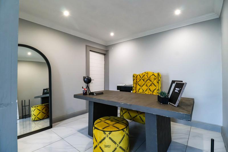 5 Bedroom Property for Sale in Copperleaf Estate Gauteng