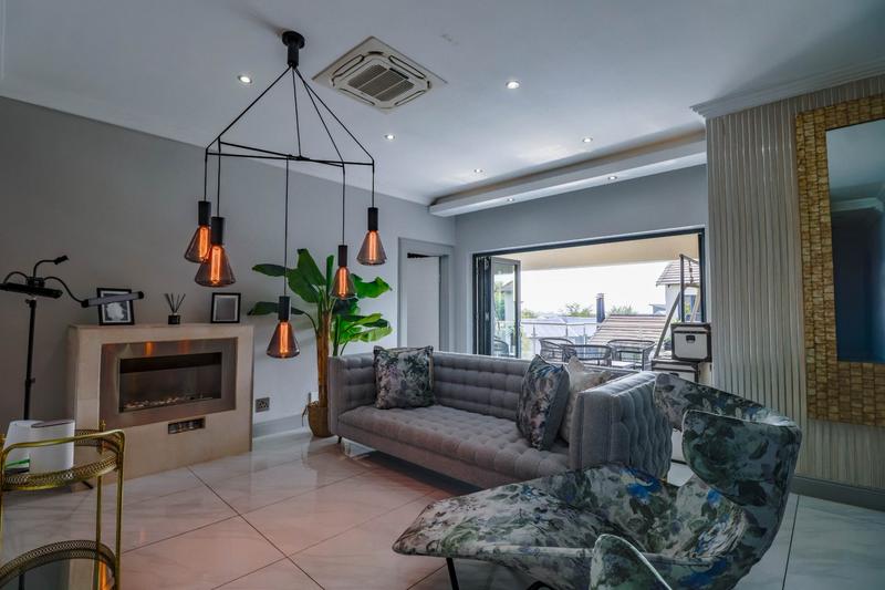 5 Bedroom Property for Sale in Copperleaf Estate Gauteng