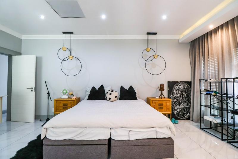 5 Bedroom Property for Sale in Copperleaf Estate Gauteng