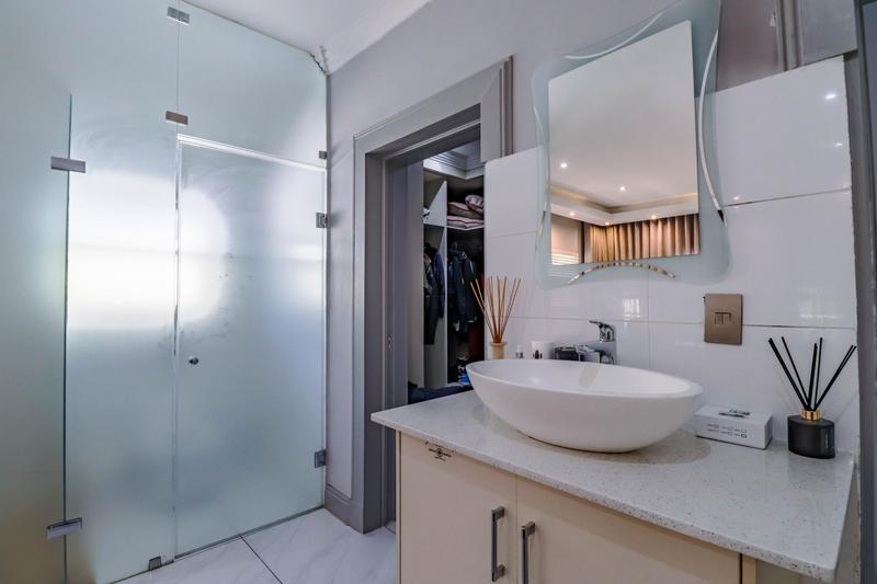 5 Bedroom Property for Sale in Copperleaf Estate Gauteng