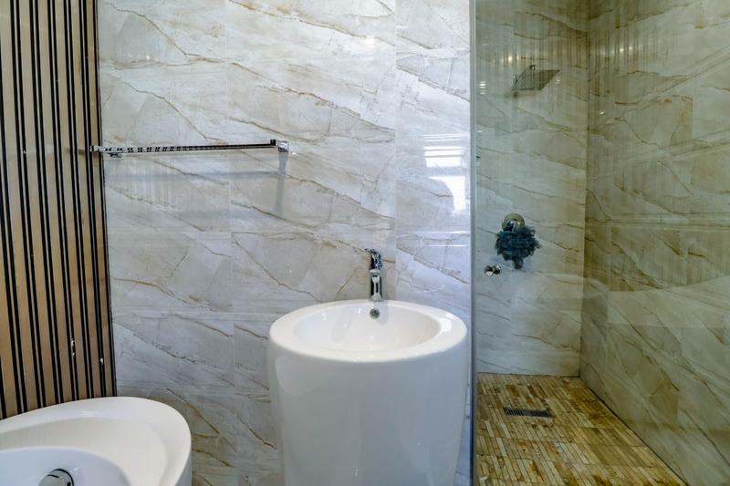 5 Bedroom Property for Sale in Copperleaf Estate Gauteng