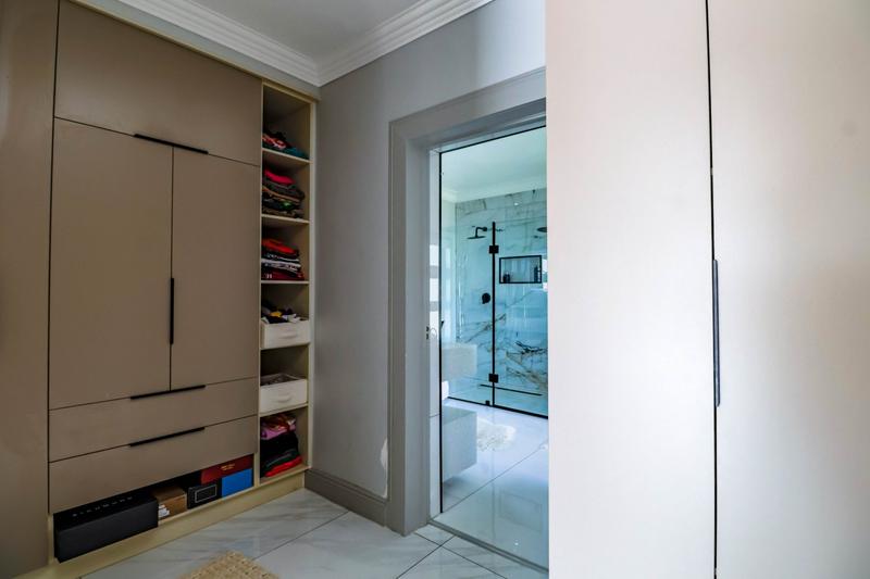 5 Bedroom Property for Sale in Copperleaf Estate Gauteng