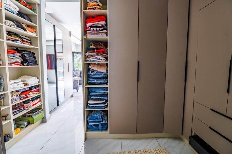 5 Bedroom Property for Sale in Copperleaf Estate Gauteng