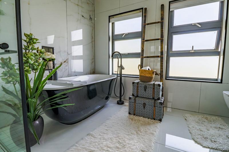 5 Bedroom Property for Sale in Copperleaf Estate Gauteng