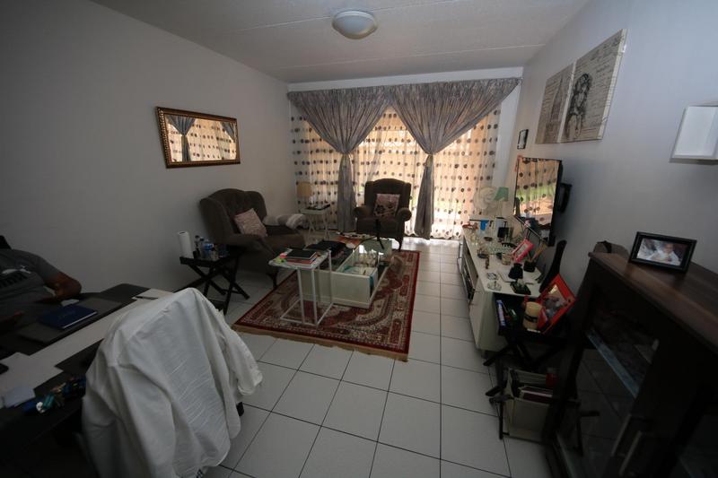 To Let 2 Bedroom Property for Rent in Buccleuch Gauteng