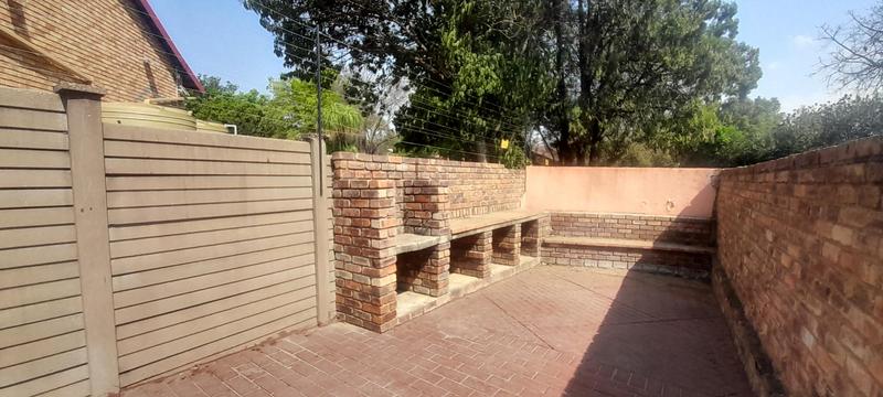 4 Bedroom Property for Sale in Rooihuiskraal Gauteng