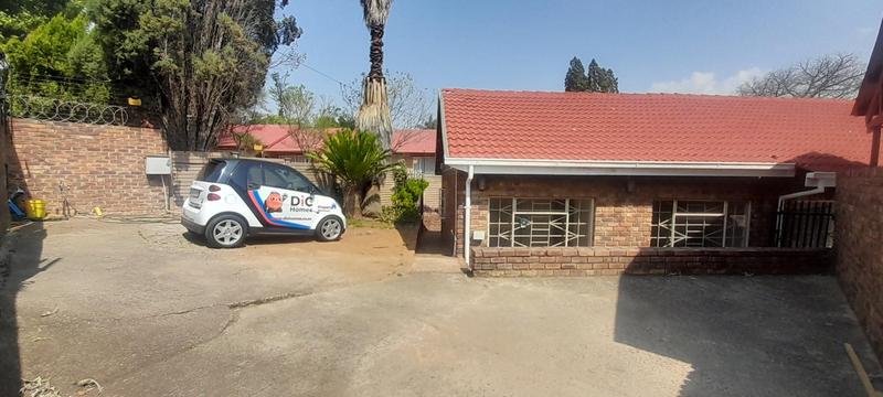 4 Bedroom Property for Sale in Rooihuiskraal Gauteng
