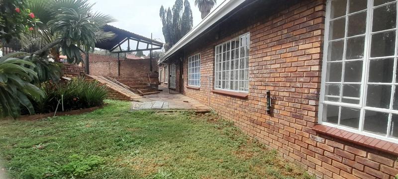 4 Bedroom Property for Sale in Rooihuiskraal Gauteng