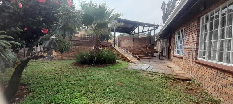4 Bedroom Property for Sale in Rooihuiskraal Gauteng