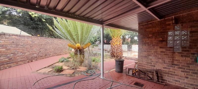4 Bedroom Property for Sale in Rooihuiskraal Gauteng