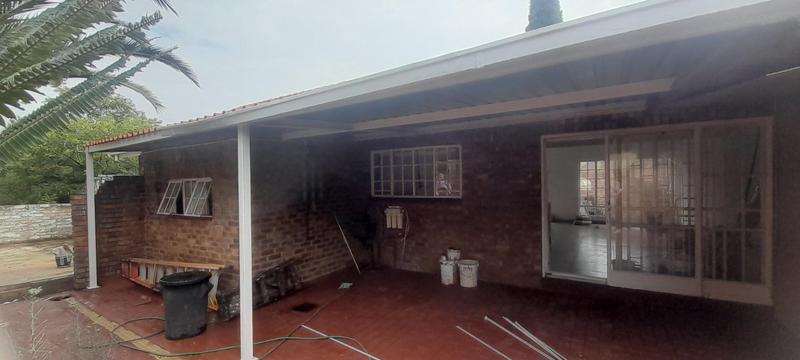 4 Bedroom Property for Sale in Rooihuiskraal Gauteng