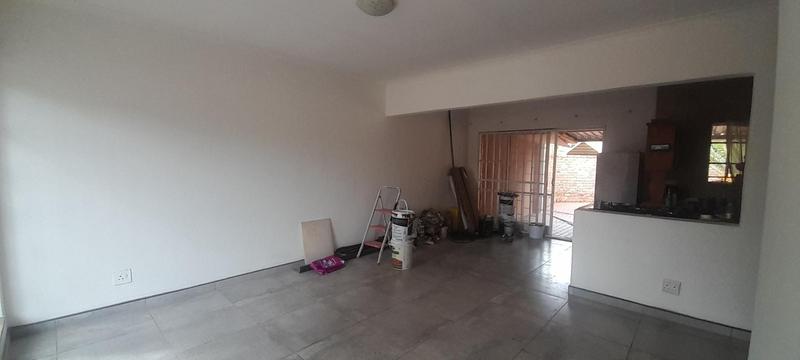 4 Bedroom Property for Sale in Rooihuiskraal Gauteng