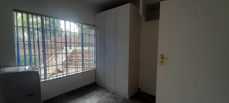 4 Bedroom Property for Sale in Rooihuiskraal Gauteng