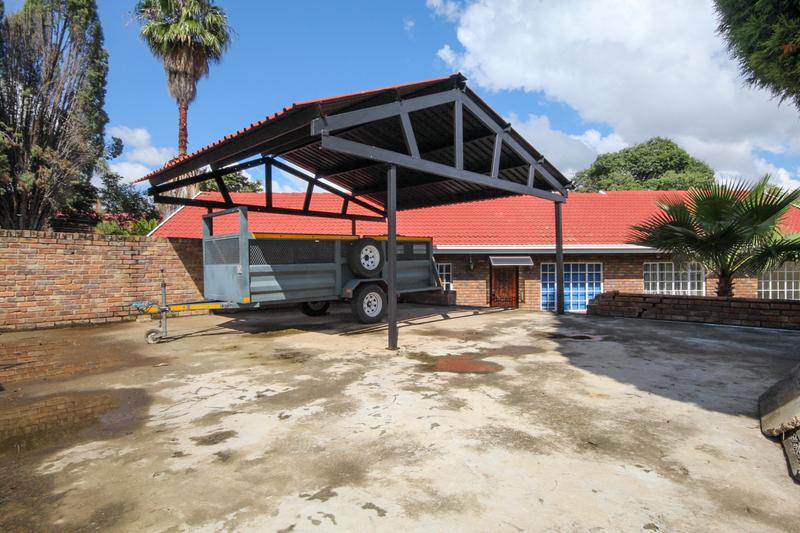 4 Bedroom Property for Sale in Rooihuiskraal Gauteng