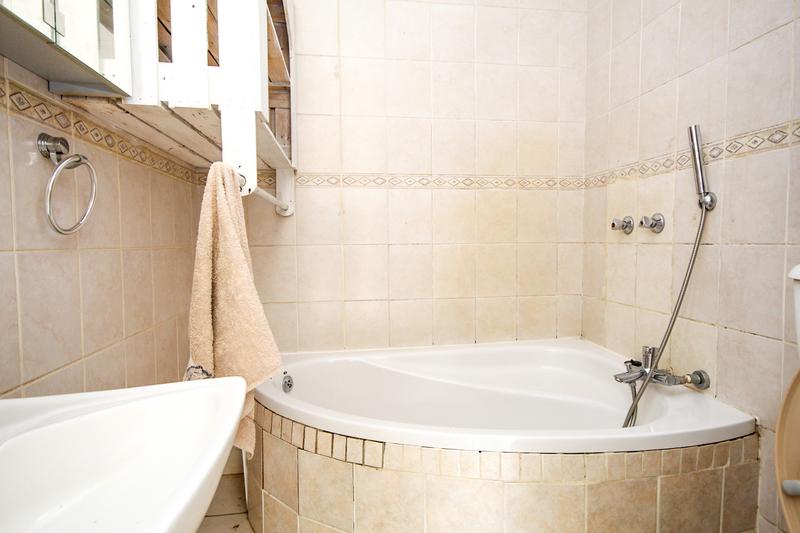 4 Bedroom Property for Sale in Rooihuiskraal Gauteng
