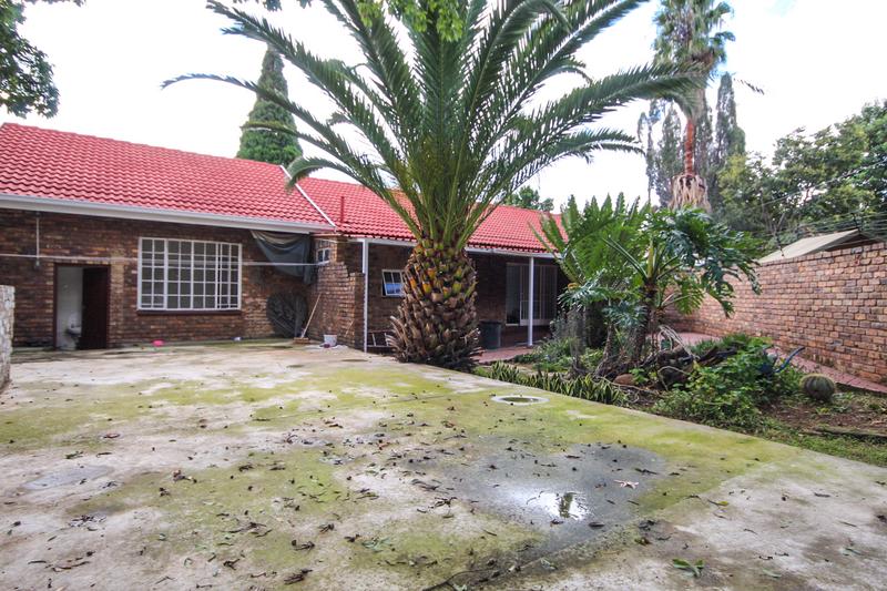 4 Bedroom Property for Sale in Rooihuiskraal Gauteng