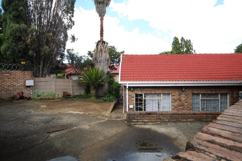 4 Bedroom Property for Sale in Rooihuiskraal Gauteng