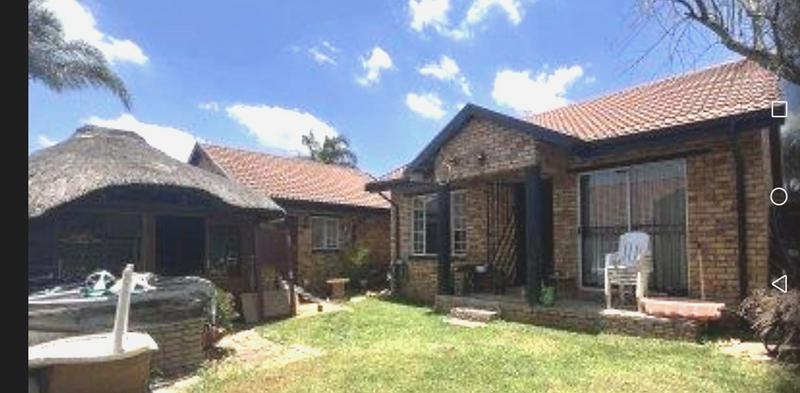 2 Bedroom Property for Sale in Rooihuiskraal North Gauteng