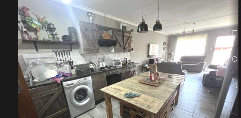 2 Bedroom Property for Sale in Rooihuiskraal North Gauteng