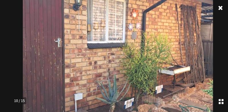 2 Bedroom Property for Sale in Rooihuiskraal North Gauteng
