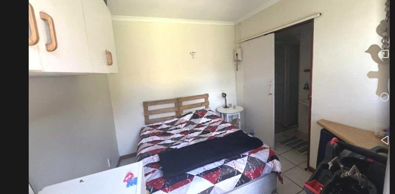 2 Bedroom Property for Sale in Rooihuiskraal North Gauteng