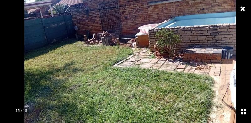 2 Bedroom Property for Sale in Rooihuiskraal North Gauteng